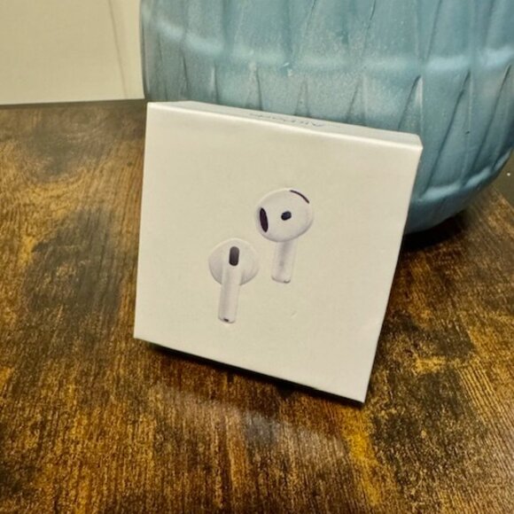 Apple AirPods 4 with Active Noise Cancellation - Picture 2 of 6